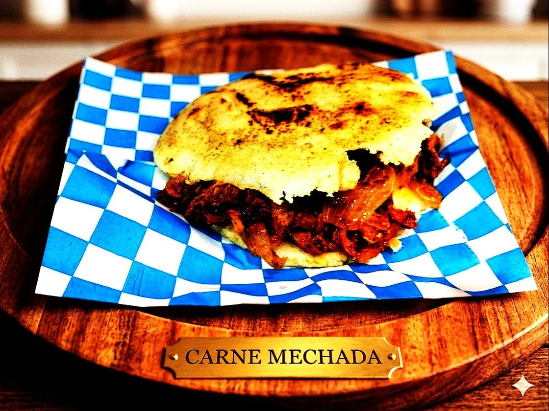 Arepa de carne mechada